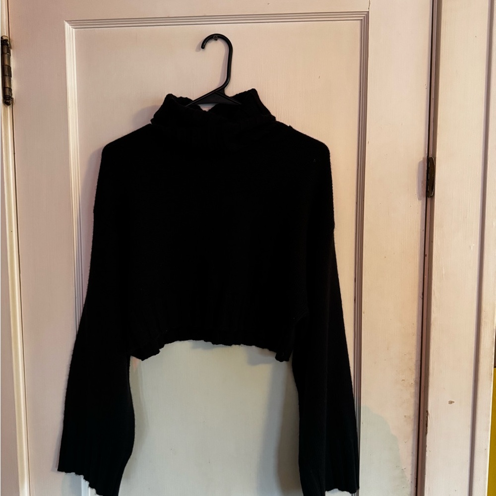 Chic Black Cropped Sweater